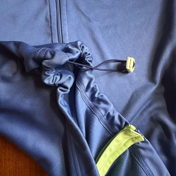 Vineyard Vines•performance vest•men’s medium•blue•ball cord drawstring•polyester - Picture 12 of 12